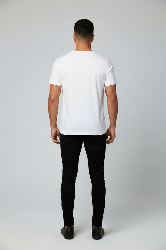 Poloche en blanco con diseño plateado