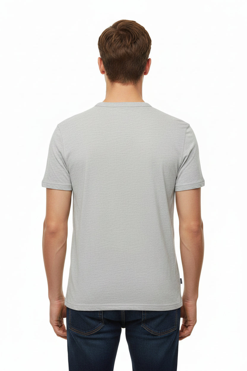 Poloche gris con diseño en el cuello en botónes