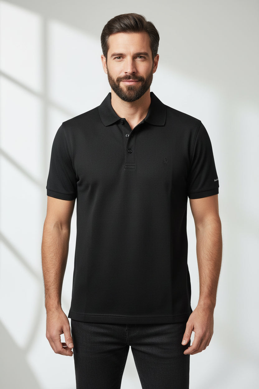 O lo checo un cuello en negro sólido