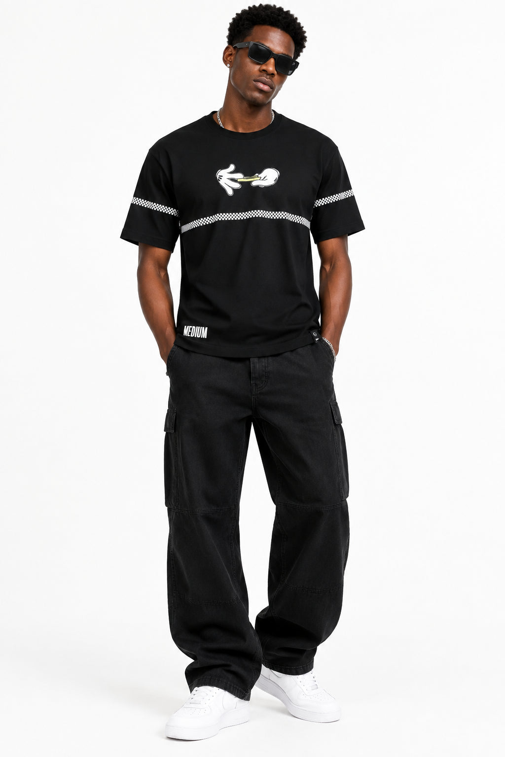 Camiseta negra.