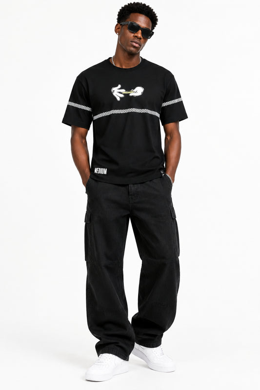 Camiseta negra.