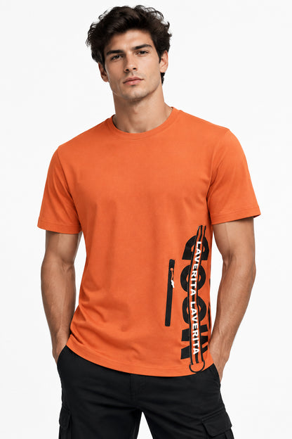 Camiseta negra de cuello redondo confirmada en una suave mezcla de algodón