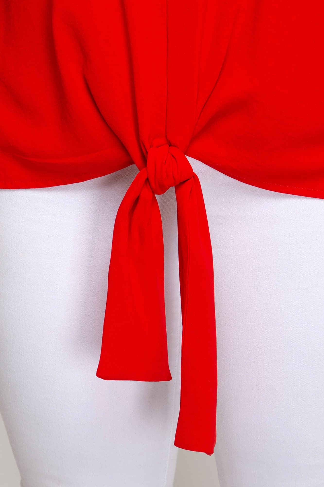 top blends casual elegance.