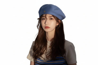 Spanish Wool Beret Hat Female Elegant French Painter Hat Badge Satin Lined British Retro Stewardess Hat Off-White M (56-58cm)