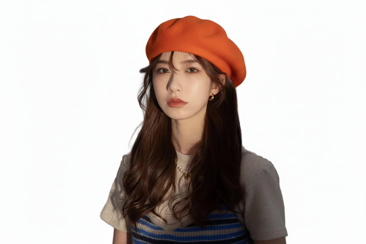 Spanish Wool Beret Hat Female Elegant French Painter Hat Badge Satin Lined British Retro Stewardess Hat Off-White M (56-58cm)