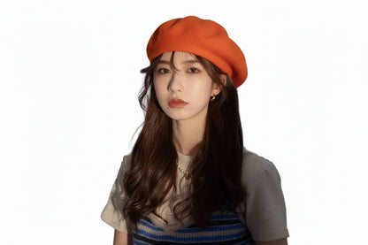 Spanish Wool Beret Hat Female Elegant French Painter Hat Badge Satin Lined British Retro Stewardess Hat Off-White M (56-58cm)