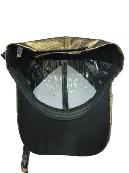 Gorra con diseño transformable en la parte de adelante