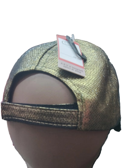 Gorra con diseño transformable en la parte de adelante