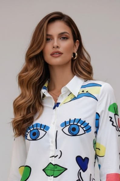 Vestido en blanco con diseño azul amarillo variado