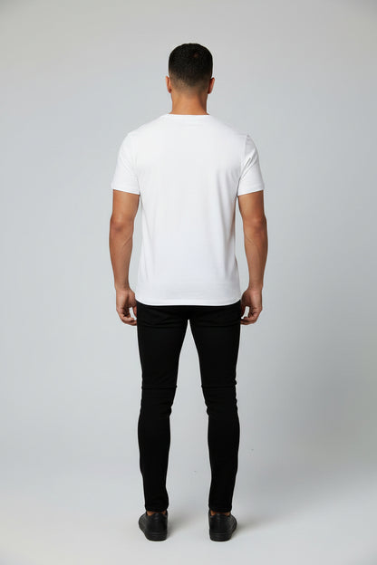 Poloche en blanco con diseño plateado