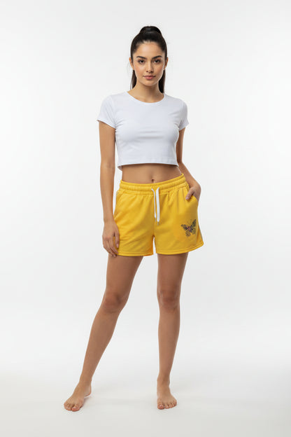 Pantalón corto con mariposa diseñada en el frente