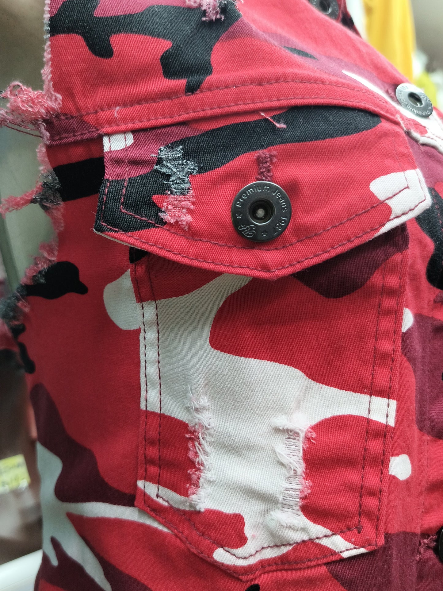 Hermoso vestido camuflado con dos colores con diseño en roto