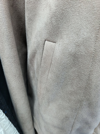 Formal wear blazer in combination with yes but on the sides 3
