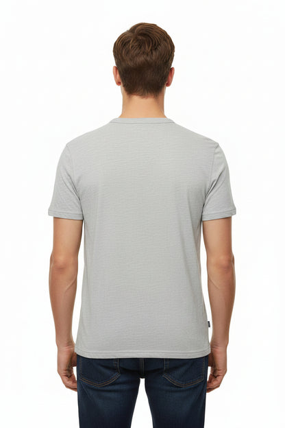 Poloche gris con diseño en el cuello en botónes