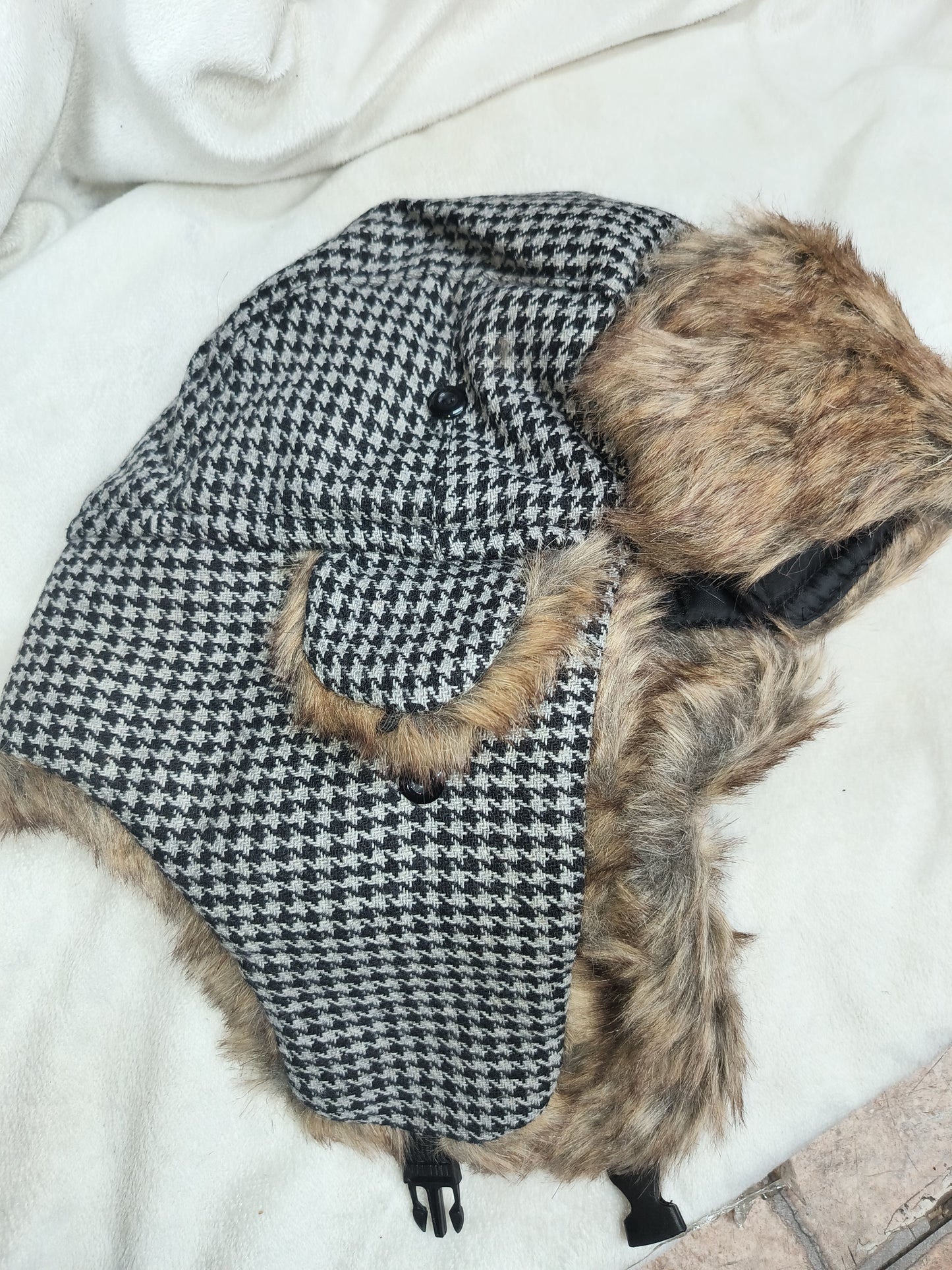 Carbon hat for winter