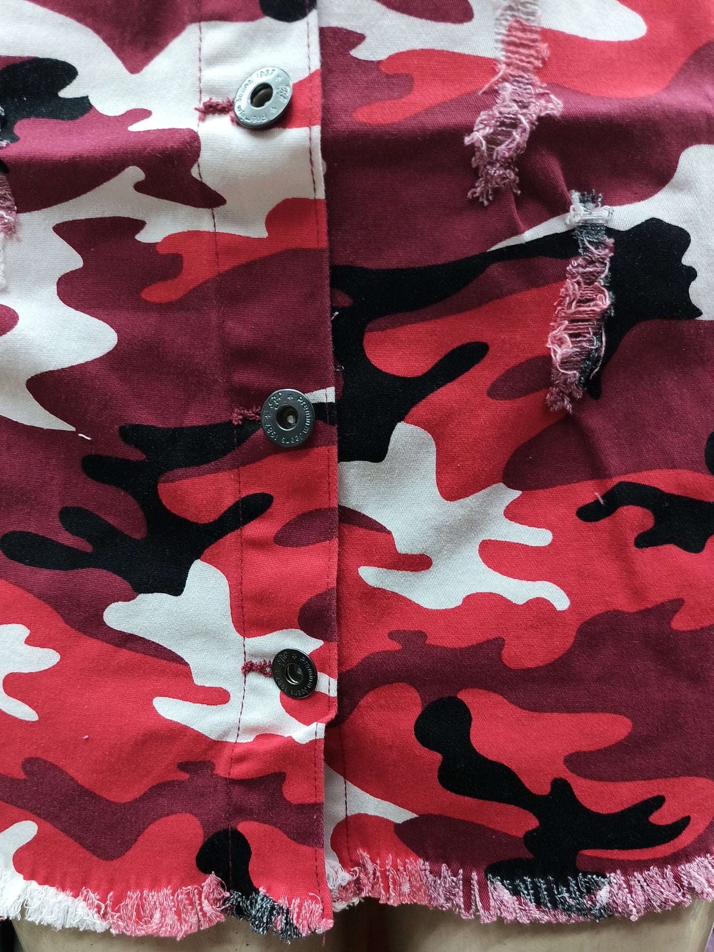 Hermoso vestido camuflado con dos colores con diseño en roto