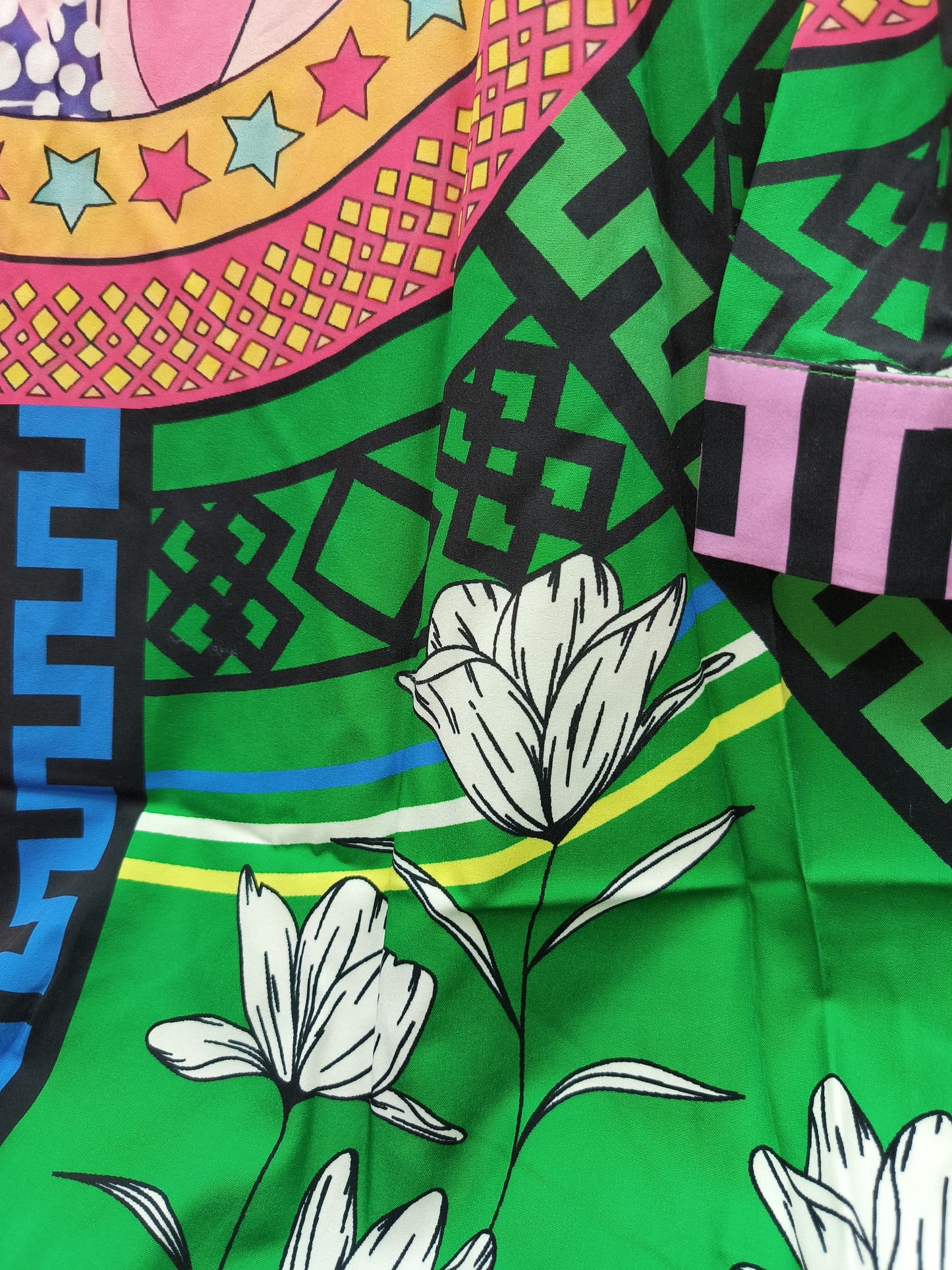 Vestido en  diseño   mix colores verde rosado y todos los colores juntos