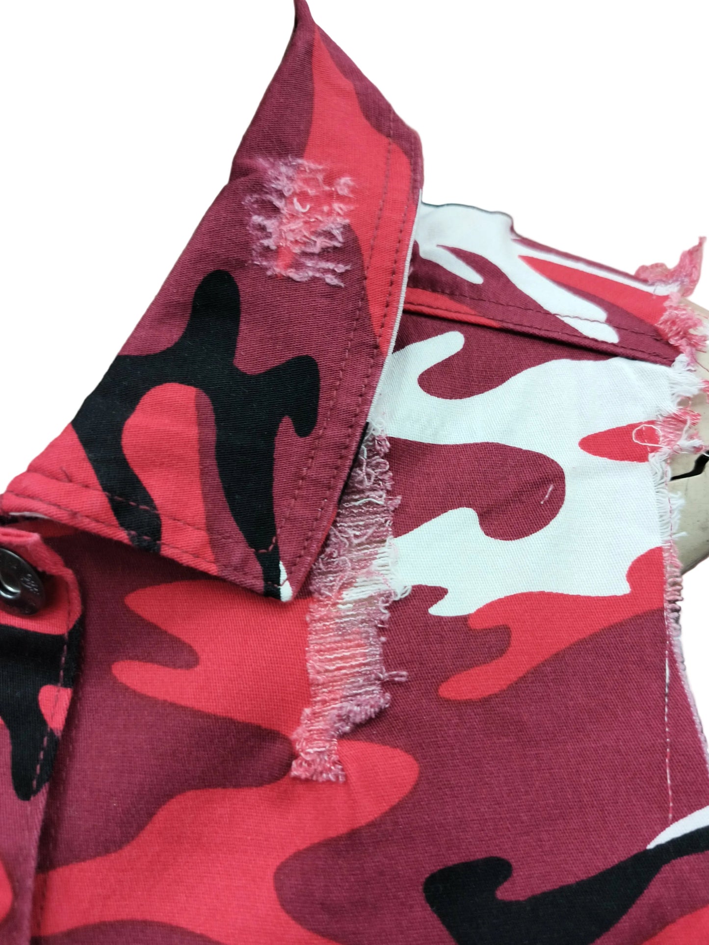 Hermoso vestido camuflado con dos colores con diseño en roto