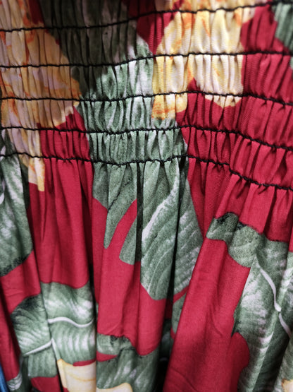 Vestido floreado con diseño en encajes