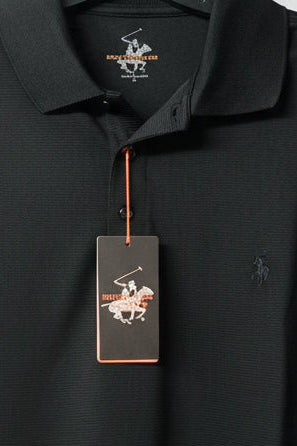 O lo checo un cuello en negro sólido
