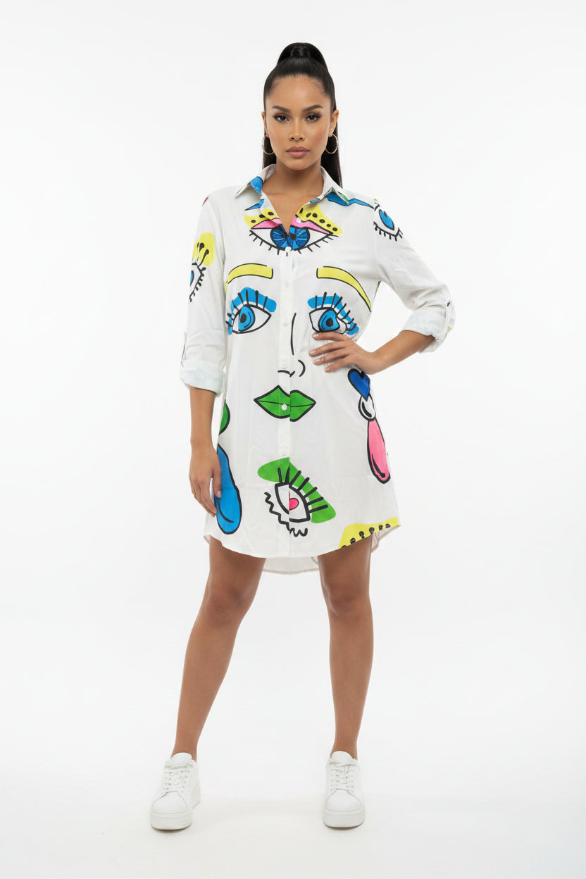 Vestido en blanco con diseño azul amarillo variado